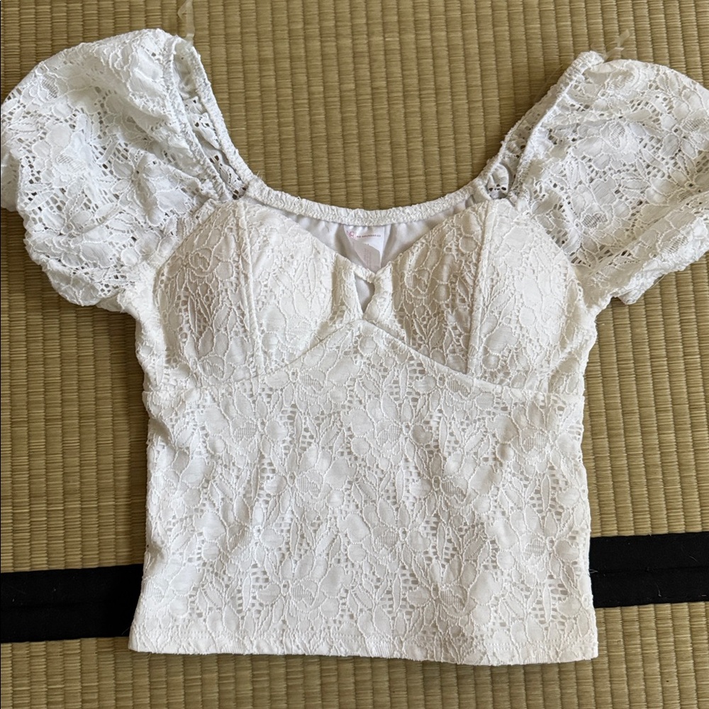 Elegant White Lace Puff Sleeve Top